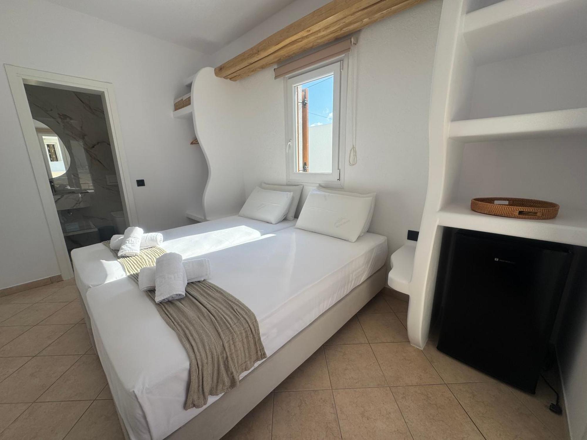 Eleni'S Rooms Antiparos Exterior photo